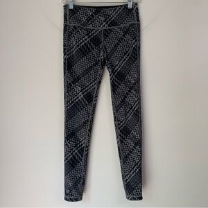 ATHLETA REVERSIBLE LEGGINGS Black and Gray sport running lightweight Size Small